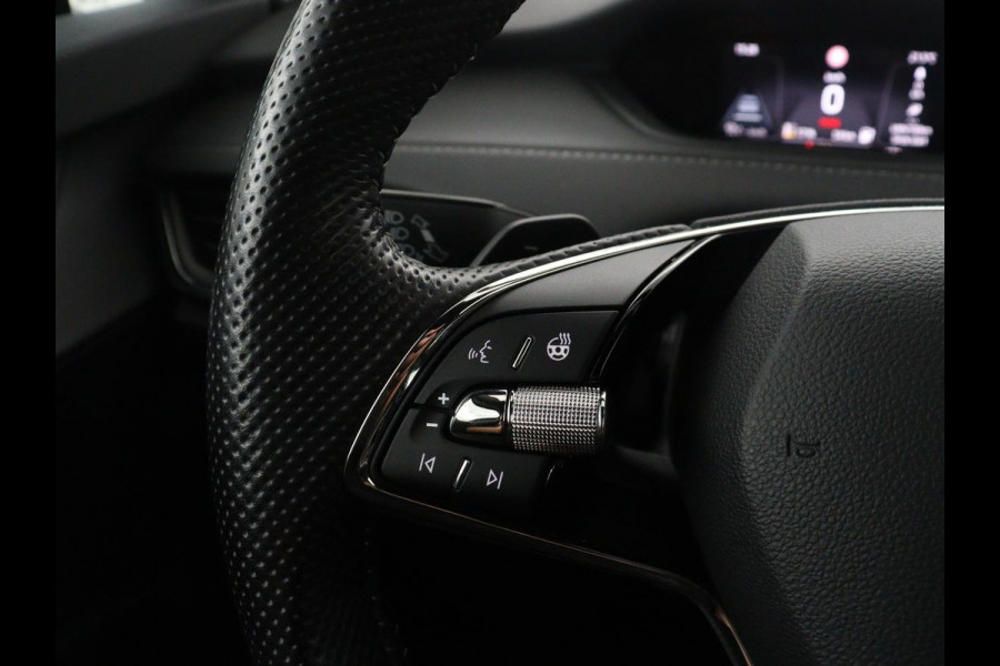 Škoda Enyaq iV 60 Sportline | SOH 92,3% | Leder/alcantara | Adaptive cruise | Stuur/stoel verwarming | Climate control | 3 zone klimaat | Sfeerverlichting | Carplay | Camera | Park assist