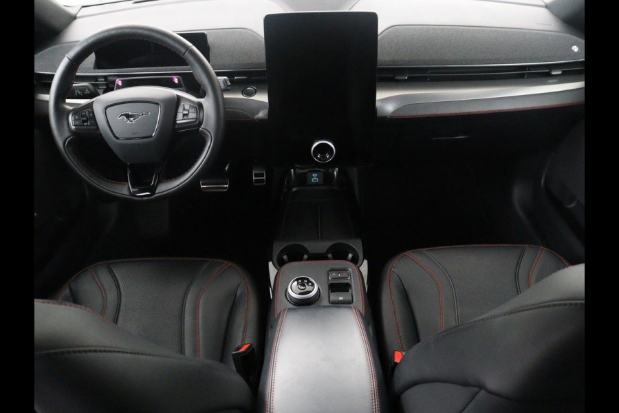 Ford Mustang Mach-E Extended First Edition AWD 98 kWh | SOH 92,4% | Leder | Panoramadak | Memory | Dodehoek detectie | Adaptive cruise | Stuur/stoelverwarming | 360 camera | Park assist | Elektrische achterklep