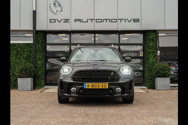 MINI Countryman 1.5 Cooper S E ALL4 | Pano | Driving Ass. Plus | Camera | Trekhaak | Dealer Ond.