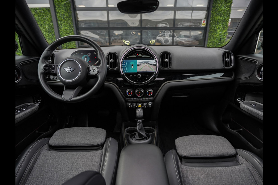 MINI Countryman 1.5 Cooper S E ALL4 | Pano | Driving Ass. Plus | Camera | Trekhaak | Dealer Ond.