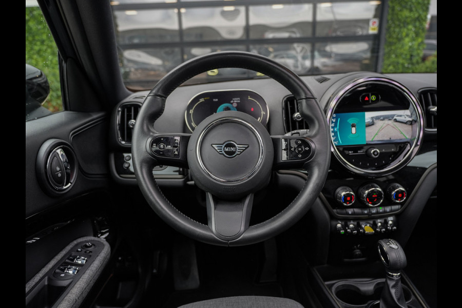 MINI Countryman 1.5 Cooper S E ALL4 | Pano | Driving Ass. Plus | Camera | Trekhaak | Dealer Ond.