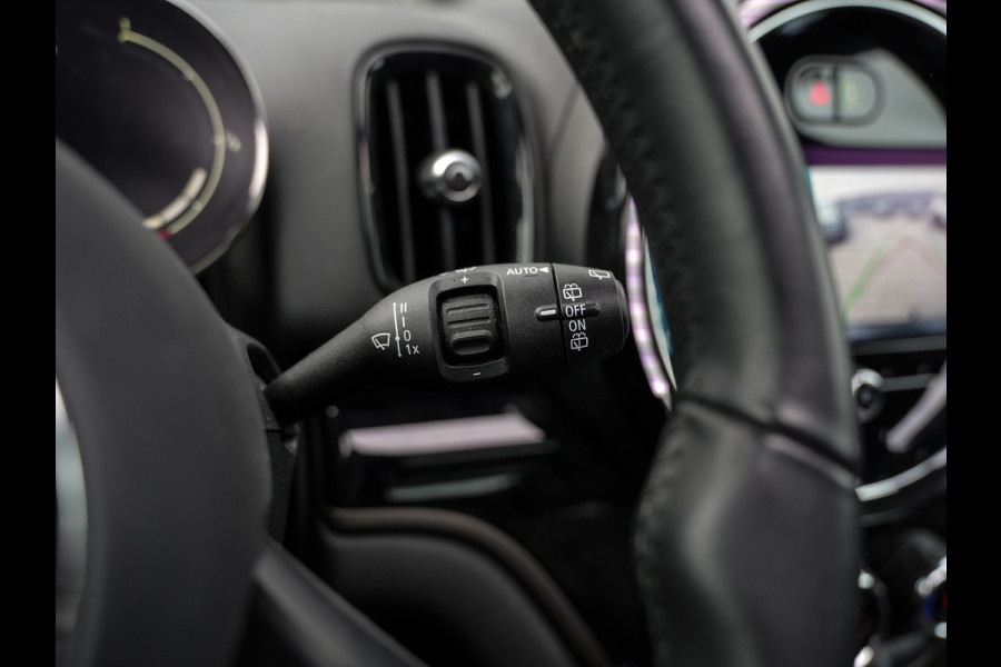 MINI Countryman 1.5 Cooper S E ALL4 | Pano | Driving Ass. Plus | Camera | Trekhaak | Dealer Ond.