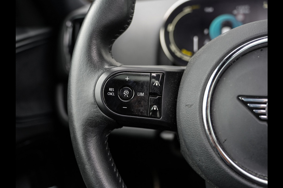 MINI Countryman 1.5 Cooper S E ALL4 | Pano | Driving Ass. Plus | Camera | Trekhaak | Dealer Ond.