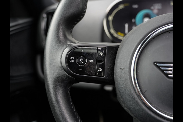 MINI Countryman 1.5 Cooper S E ALL4 | Pano | Driving Ass. Plus | Camera | Trekhaak | Dealer Ond.