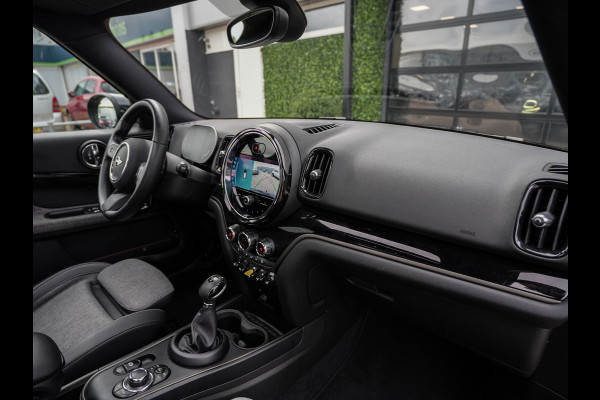 MINI Countryman 1.5 Cooper S E ALL4 | Pano | Driving Ass. Plus | Camera | Trekhaak | Dealer Ond.