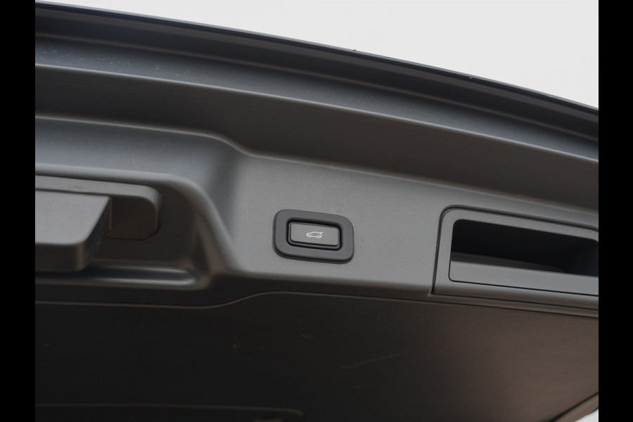 Land Rover Range Rover Evoque 1.5 P300e AWD SE | HUD | ACC | Meridian | Surround View