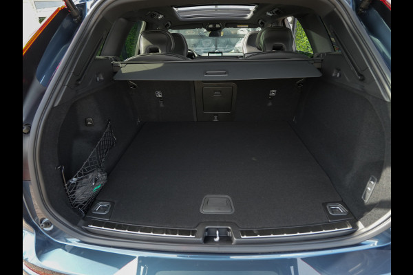 Volvo XC60 2.0 T8 Plug-in hybrid AWD Ultra Dark Exec. Ed. | Luchtvering | B&W sound | Ventilatie | Nieuw