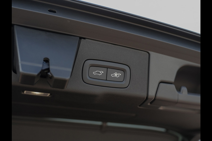 Volvo XC60 2.0 T8 Plug-in hybrid AWD Ultra Dark Exec. Ed. | Luchtvering | B&W sound | Ventilatie | Nieuw