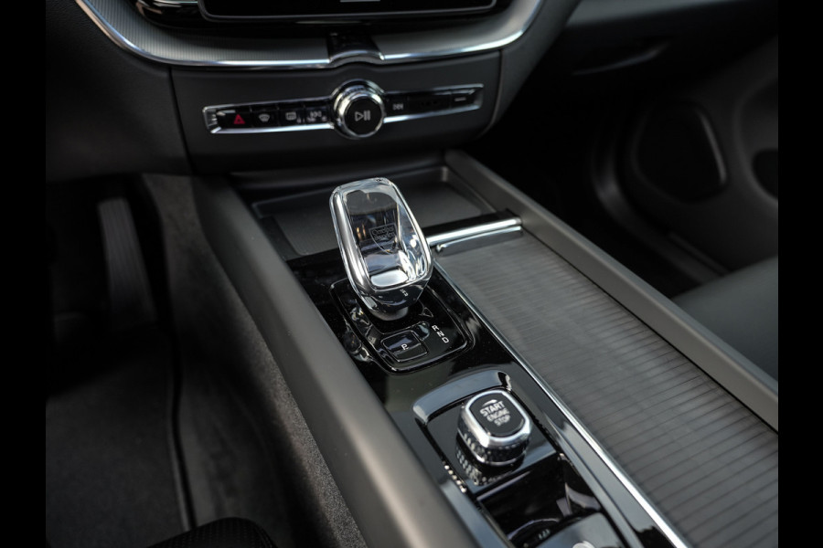 Volvo XC60 2.0 T8 Plug-in hybrid AWD Ultra Dark Exec. Ed. | Luchtvering | B&W sound | Ventilatie | Nieuw