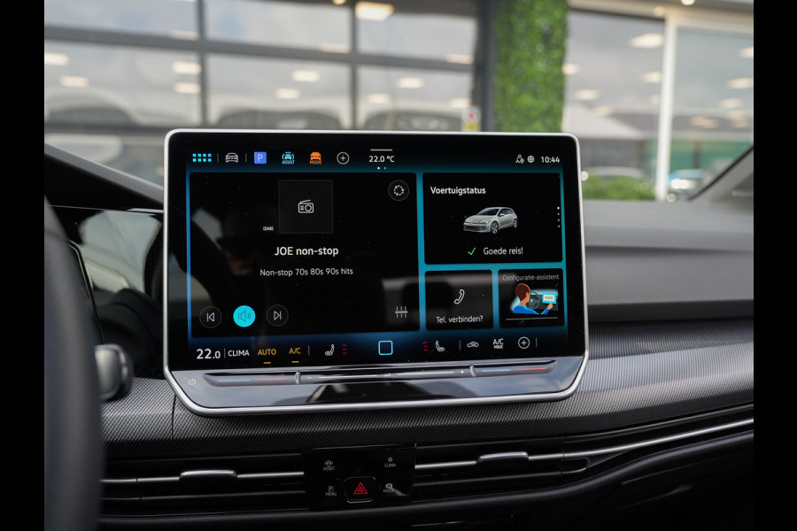 Volkswagen Golf 1.5 TSI R-Line Edition | Pano | Camera | Drive Assist | BTW