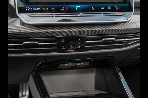 Volkswagen Golf 1.5 TSI R-Line Edition | Pano | Camera | Drive Assist | BTW