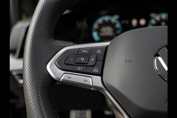 Volkswagen Golf 1.5 TSI R-Line Edition | Pano | Camera | Drive Assist | BTW
