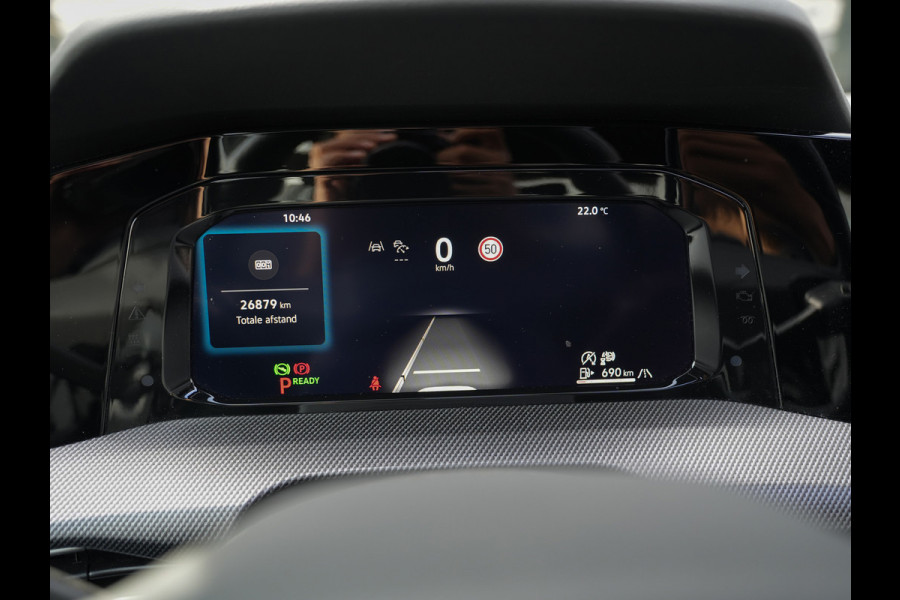 Volkswagen Golf 1.5 TSI R-Line Edition | Pano | Camera | Drive Assist | BTW