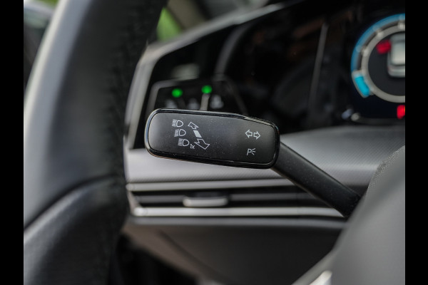 Volkswagen Golf 1.5 TSI R-Line Edition | Pano | Camera | Drive Assist | BTW