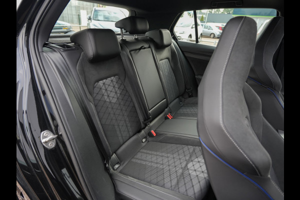 Volkswagen Golf 1.5 TSI R-Line Edition | Pano | Camera | Drive Assist | BTW