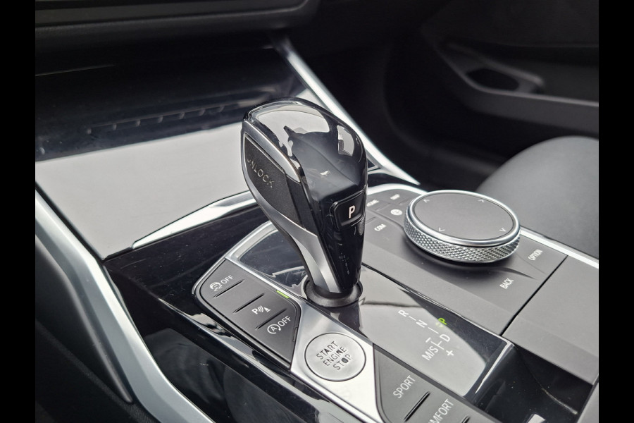 BMW 3-serie 320i Executive Edition Carplay Sport Leder