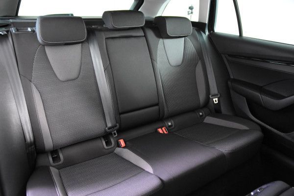 Škoda Octavia Combi Clever *1ste Eigenaar*Navigatie*Ambiente*Keyless*