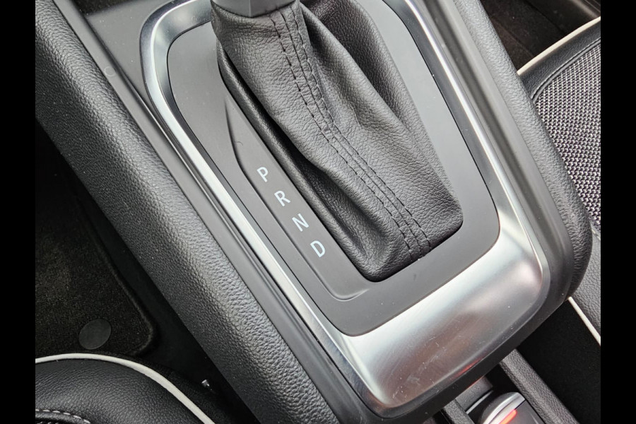 Renault Captur 1.3 TCe 155 Edition One | Navi | Camera | Panodak | Trekhaak | Stoelverwarming |