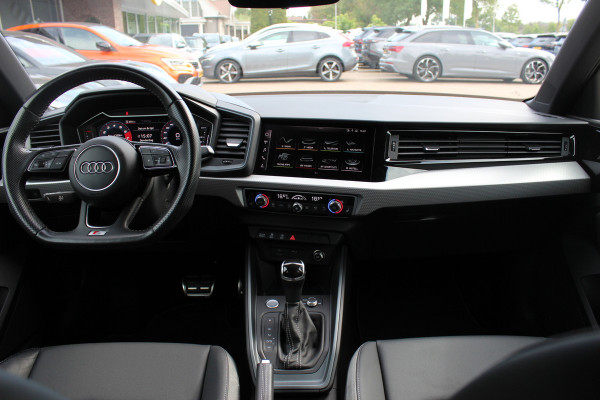 Audi A1 Sportback 40 TFSI S Line edition one / Virtual Cockpit / CarPlay / Keyless / Parkeerhulp V+A / 18'' / Stoelverwarming / Cruise Control