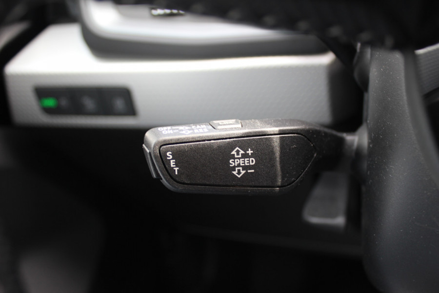 Audi A1 Sportback 40 TFSI S Line edition one / Virtual Cockpit / CarPlay / Keyless / Parkeerhulp V+A / 18'' / Stoelverwarming / Cruise Control