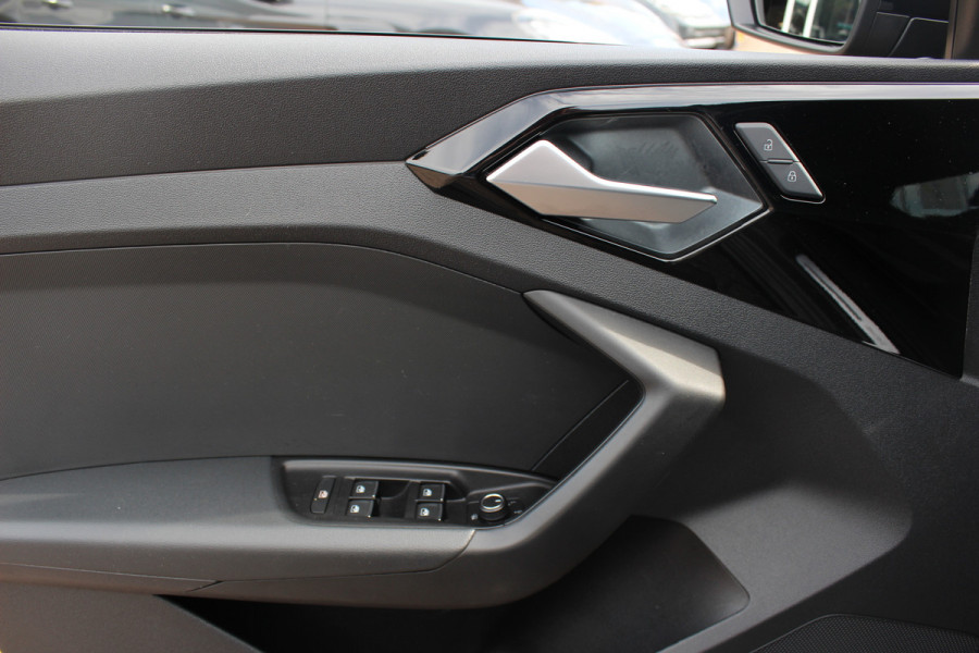 Audi A1 Sportback 40 TFSI S Line edition one / Virtual Cockpit / CarPlay / Keyless / Parkeerhulp V+A / 18'' / Stoelverwarming / Cruise Control