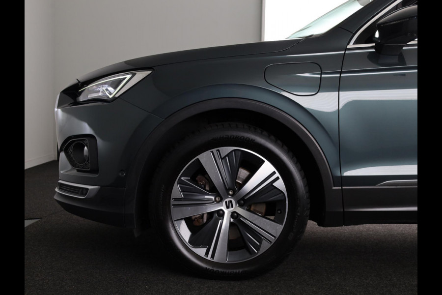 Seat Tarraco 1.4 TSI e-Hybrid PHEV Xcellence 245 pk Automaat | Navigatie | Panoramadak | Parkeersensoren (Park assist) | Rondomzicht camera | Adaptieve cruise control | Stoelverwarming V+A | Lederen bekleding |