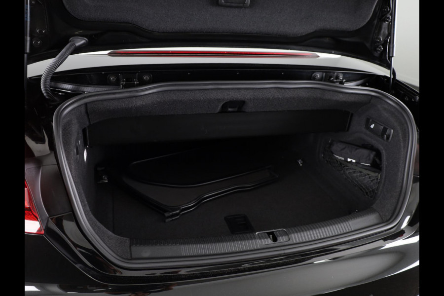 Audi A5 Cabriolet 40 TFSI Launch edition Sport 190pk | lederen bekleding, | Nekverwarming | matrix LED koplampen | Navigatiesysteem full map | Voorstoelen verwarmd