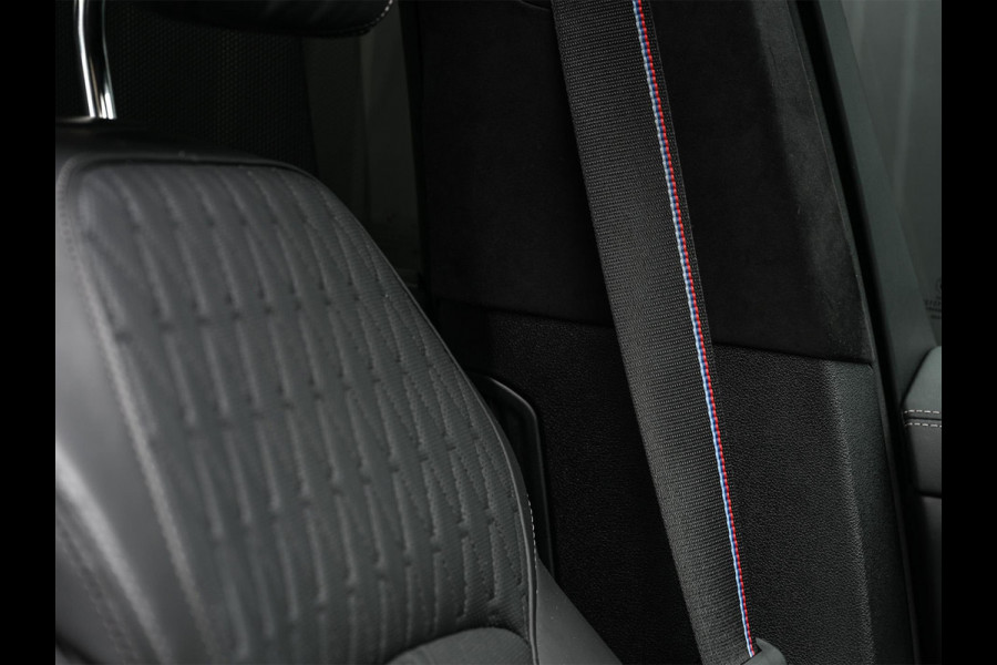 BMW X5 xDrive50e M-Sport Pro | NL-Auto | Panoramadak | Skylounge | Bowers en Wilkins | Alcantare Hemel | Assisted driving prof. | Comfort Seats | Stoelventilatie + Massage | 360 Camera | HUD | BMW Gesture Control | Soft Close | Elektr. trekhaak |