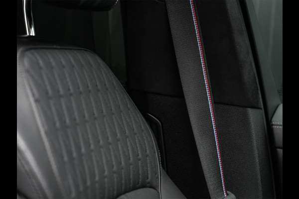 BMW X5 xDrive50e M-Sport Pro | NL-Auto | Panoramadak | Skylounge | Bowers en Wilkins | Alcantare Hemel | Assisted driving prof. | Comfort Seats | Stoelventilatie + Massage | 360 Camera | HUD | BMW Gesture Control | Soft Close | Elektr. trekhaak |