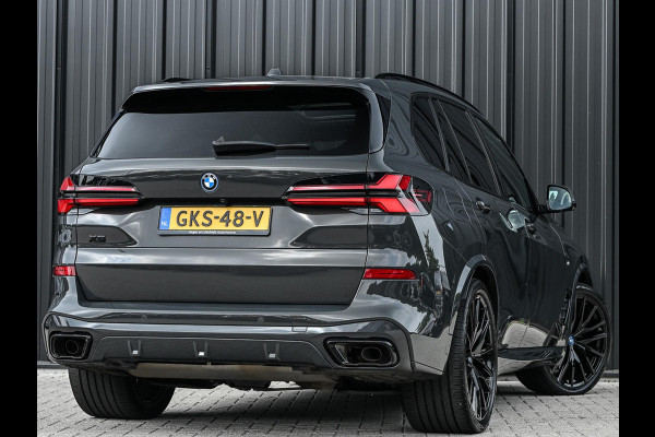 BMW X5 xDrive50e M-Sport Pro | NL-Auto | Panoramadak | Skylounge | Bowers en Wilkins | Alcantare Hemel | Assisted driving prof. | Comfort Seats | Stoelventilatie + Massage | 360 Camera | HUD | BMW Gesture Control | Soft Close | Elektr. trekhaak |