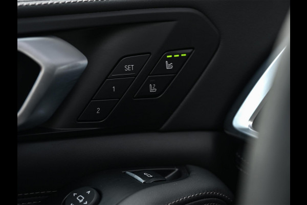 BMW X5 xDrive50e M-Sport Pro | NL-Auto | Panoramadak | Skylounge | Bowers en Wilkins | Alcantare Hemel | Assisted driving prof. | Comfort Seats | Stoelventilatie + Massage | 360 Camera | HUD | BMW Gesture Control | Soft Close | Elektr. trekhaak |
