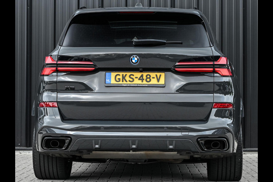 BMW X5 xDrive50e M-Sport Pro | NL-Auto | Panoramadak | Skylounge | Bowers en Wilkins | Alcantare Hemel | Assisted driving prof. | Comfort Seats | Stoelventilatie + Massage | 360 Camera | HUD | BMW Gesture Control | Soft Close | Elektr. trekhaak |