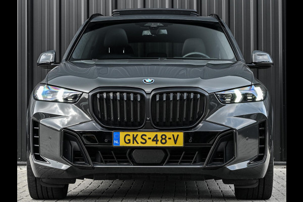 BMW X5 xDrive50e M-Sport Pro | NL-Auto | Panoramadak | Skylounge | Bowers en Wilkins | Alcantare Hemel | Assisted driving prof. | Comfort Seats | Stoelventilatie + Massage | 360 Camera | HUD | BMW Gesture Control | Soft Close | Elektr. trekhaak |