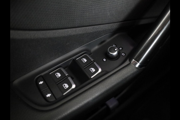 Audi Q2 35 TFSI S Edition 150pk | Virtuel Cockpit |  Navigatiesysteem full map | Cruise control adaptief | Apple Carplay/Android Auto | S-line interieur  lederen/stof bekleding | Matrix LED koplampen |
