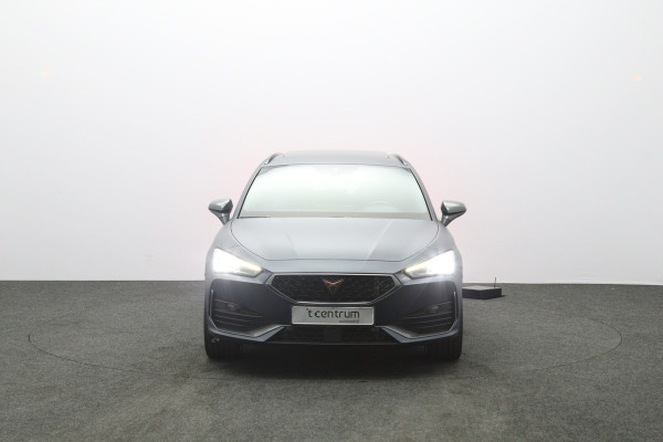 CUPRA Leon Sportstourer 1.4 e-Hybrid 245 PK VZ Copper Edition PHEV, Panoramadak, Kuipstoelen, Adap. Cruise Control, Matrix-LED