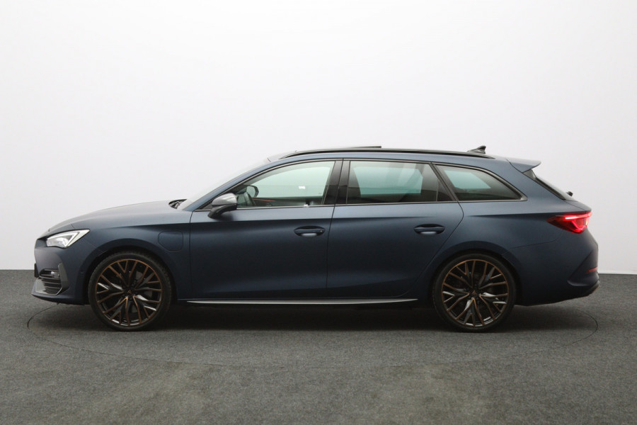 CUPRA Leon Sportstourer 1.4 e-Hybrid 245 PK VZ Copper Edition PHEV, Panoramadak, Kuipstoelen, Adap. Cruise Control, Matrix-LED