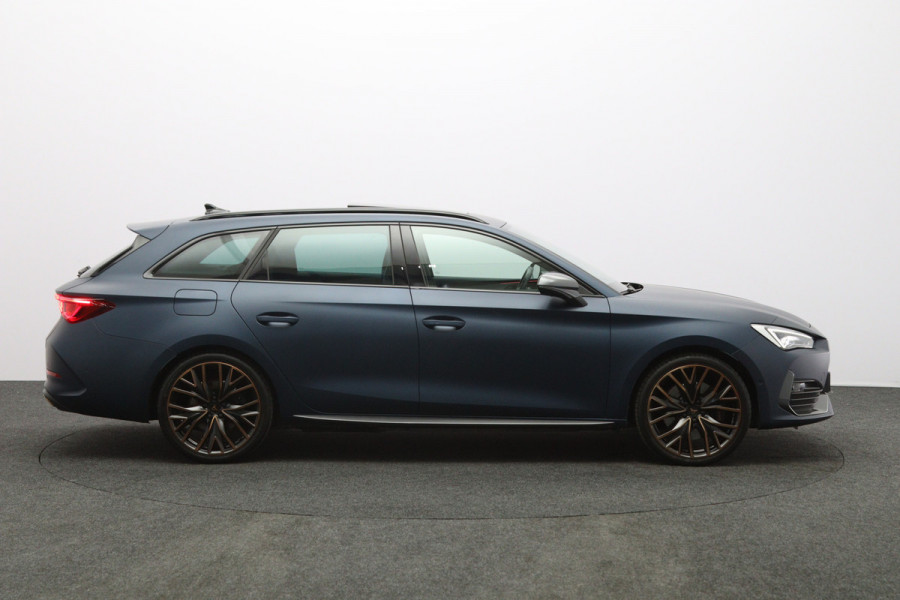 CUPRA Leon Sportstourer 1.4 e-Hybrid 245 PK VZ Copper Edition PHEV, Panoramadak, Kuipstoelen, Adap. Cruise Control, Matrix-LED