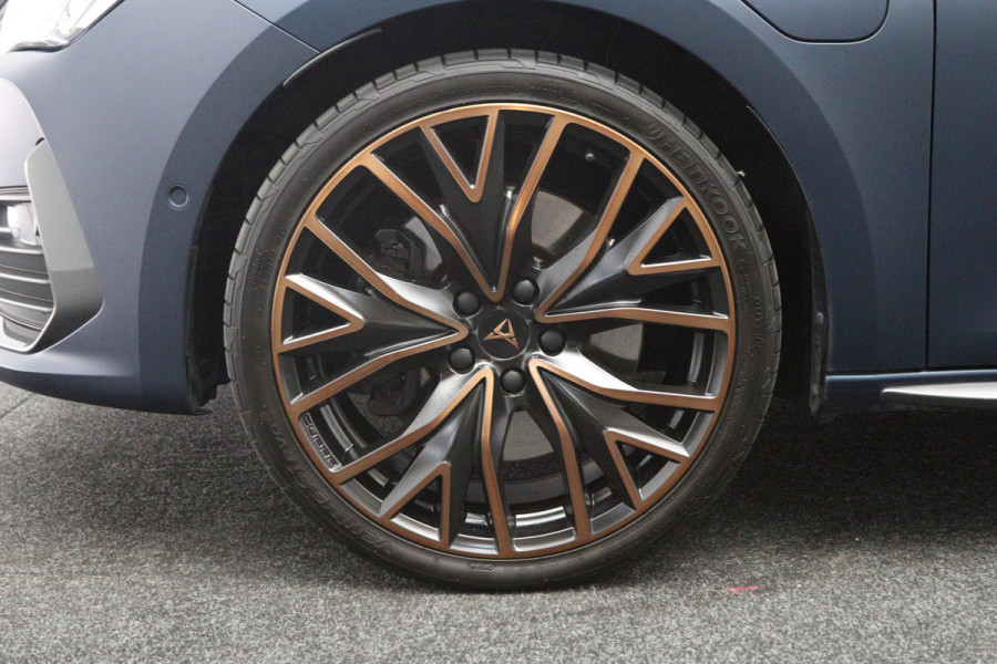 CUPRA Leon Sportstourer 1.4 e-Hybrid 245 PK VZ Copper Edition PHEV, Panoramadak, Kuipstoelen, Adap. Cruise Control, Matrix-LED