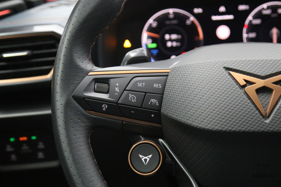 CUPRA Leon Sportstourer 1.4 e-Hybrid 245 PK VZ Copper Edition PHEV, Panoramadak, Kuipstoelen, Adap. Cruise Control, Matrix-LED