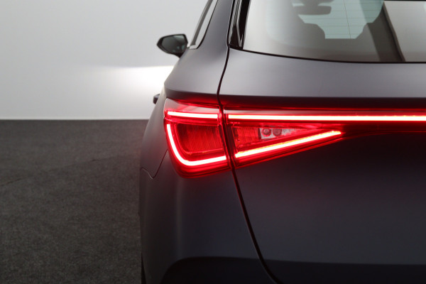 CUPRA Leon Sportstourer 1.4 e-Hybrid 245 PK VZ Copper Edition PHEV, Panoramadak, Kuipstoelen, Adap. Cruise Control, Matrix-LED