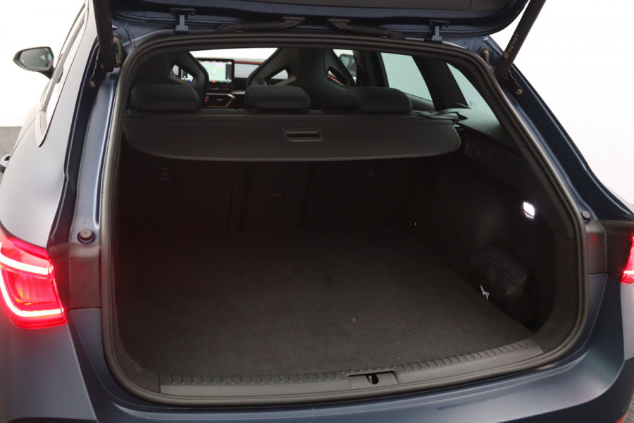 CUPRA Leon Sportstourer 1.4 e-Hybrid 245 PK VZ Copper Edition PHEV, Panoramadak, Kuipstoelen, Adap. Cruise Control, Matrix-LED