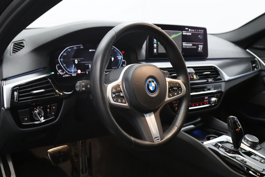 BMW 5 Serie Touring 530e 293 PK Executive Sensatec M-Sport PHEV, Trekhaak, Panoramadak, Harman/Kardon, Adap. Cruise Control