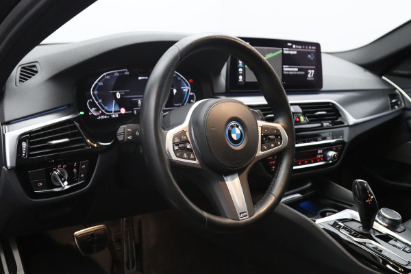 BMW 5 Serie Touring 530e 293 PK Executive Sensatec M-Sport PHEV, Trekhaak, Panoramadak, Harman/Kardon, Adap. Cruise Control