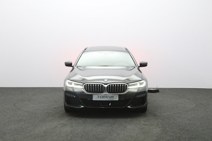 BMW 5 Serie Touring 530e 293 PK Executive Sensatec M-Sport PHEV, Trekhaak, Panoramadak, Harman/Kardon, Adap. Cruise Control