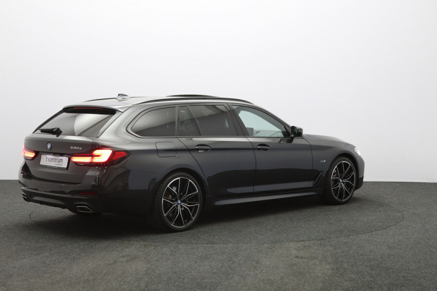 BMW 5 Serie Touring 530e 293 PK Executive Sensatec M-Sport PHEV, Trekhaak, Panoramadak, Harman/Kardon, Adap. Cruise Control