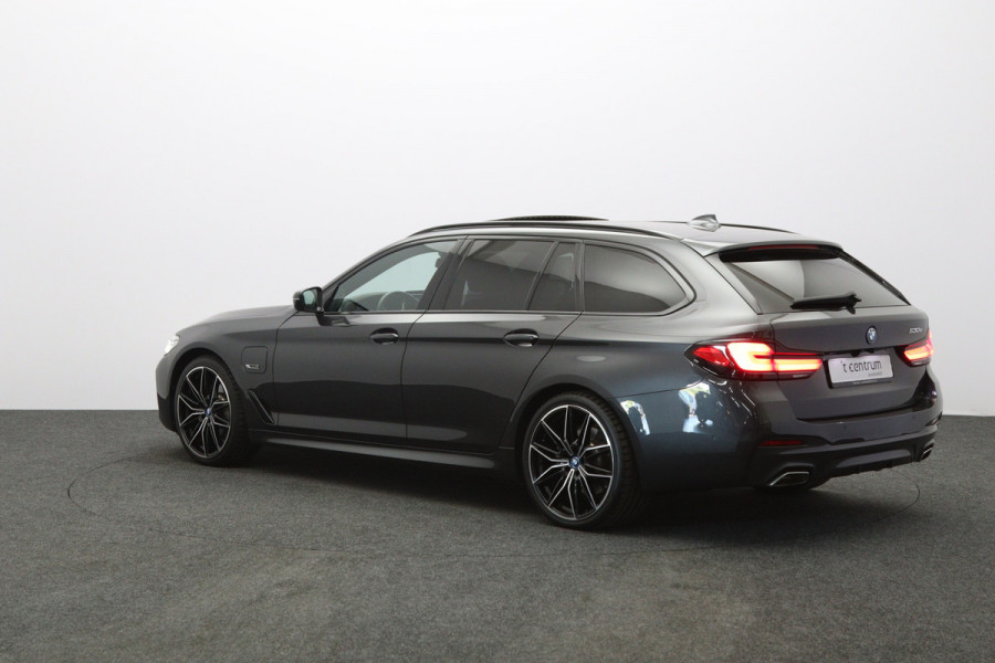 BMW 5 Serie Touring 530e 293 PK Executive Sensatec M-Sport PHEV, Trekhaak, Panoramadak, Harman/Kardon, Adap. Cruise Control