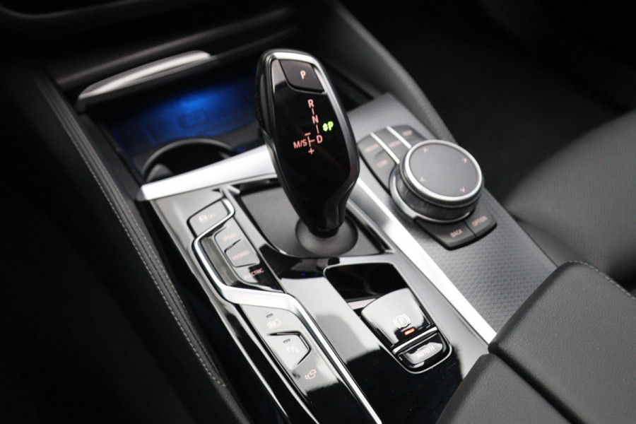 BMW 5 Serie Touring 530e 293 PK Executive Sensatec M-Sport PHEV, Trekhaak, Panoramadak, Harman/Kardon, Adap. Cruise Control