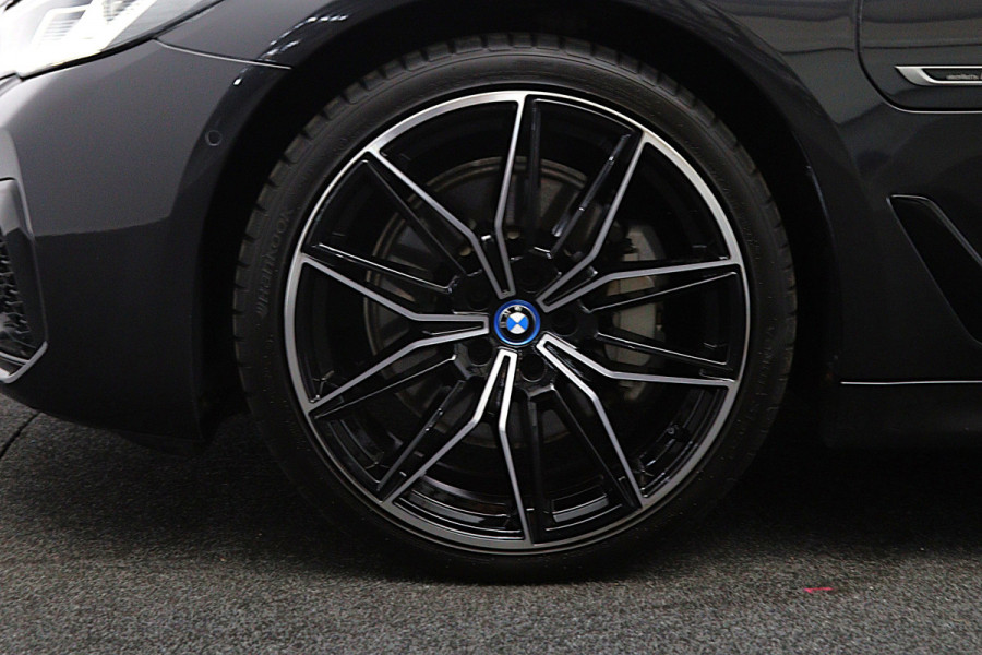 BMW 5 Serie Touring 530e 293 PK Executive Sensatec M-Sport PHEV, Trekhaak, Panoramadak, Harman/Kardon, Adap. Cruise Control