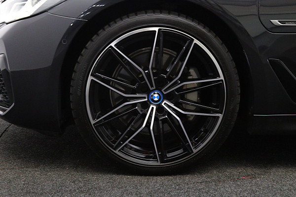 BMW 5 Serie Touring 530e 293 PK Executive Sensatec M-Sport PHEV, Trekhaak, Panoramadak, Harman/Kardon, Adap. Cruise Control