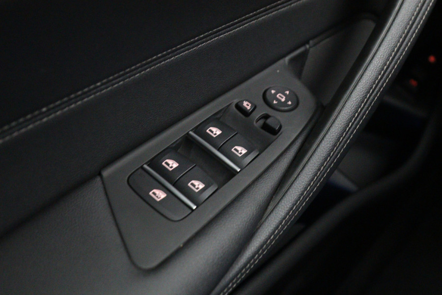 BMW 5 Serie Touring 530e 293 PK Executive Sensatec M-Sport PHEV, Trekhaak, Panoramadak, Harman/Kardon, Adap. Cruise Control